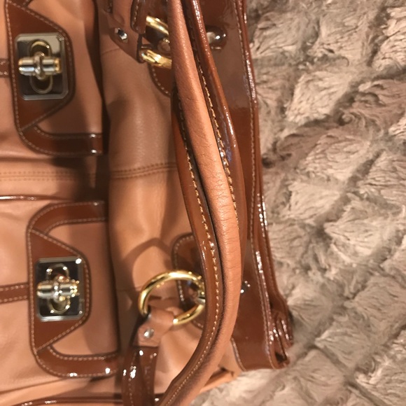 B Makowsky Shoulder Bag - Picture 4 of 6